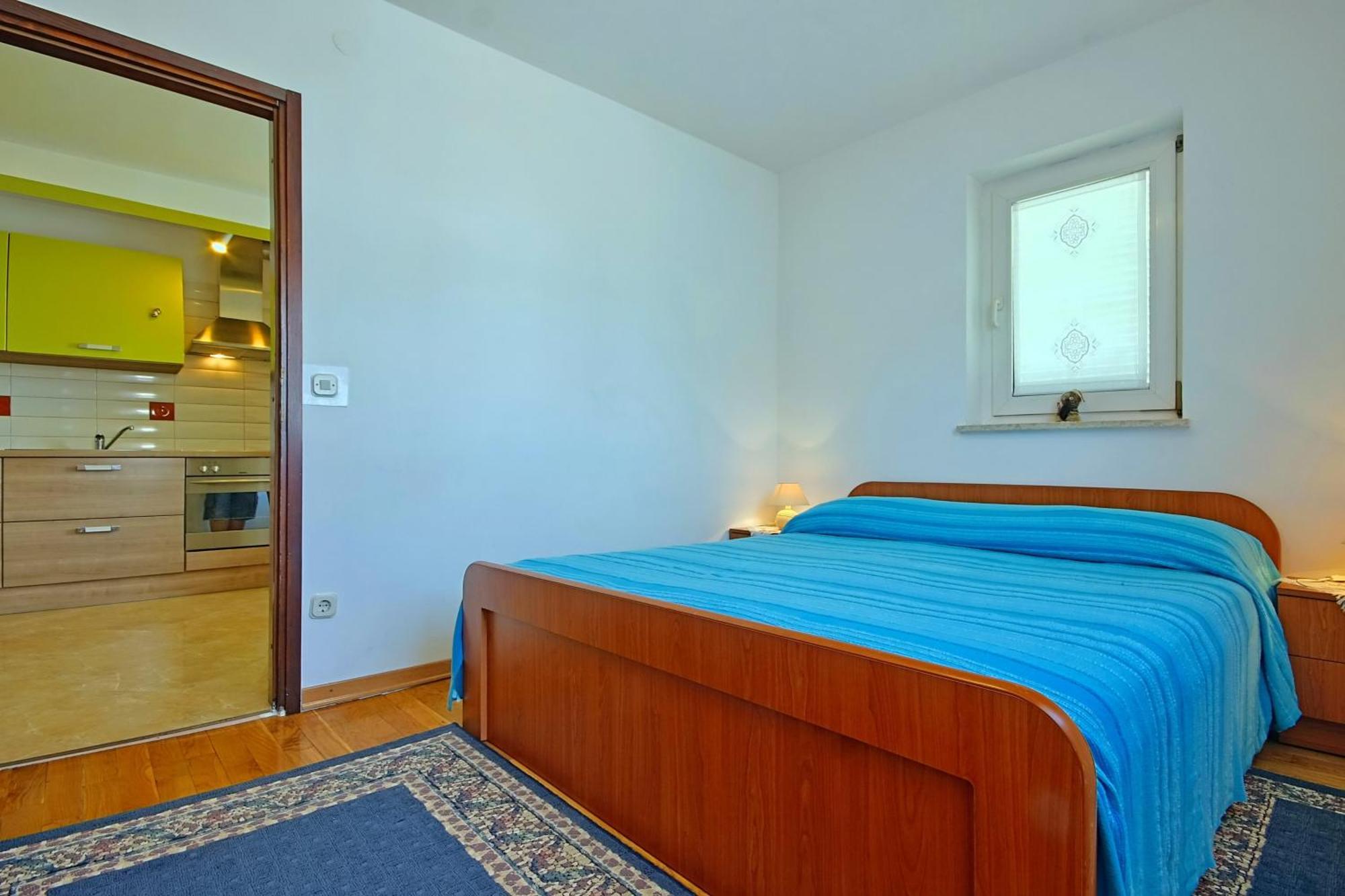 With A Parking Space - 22649 Umag